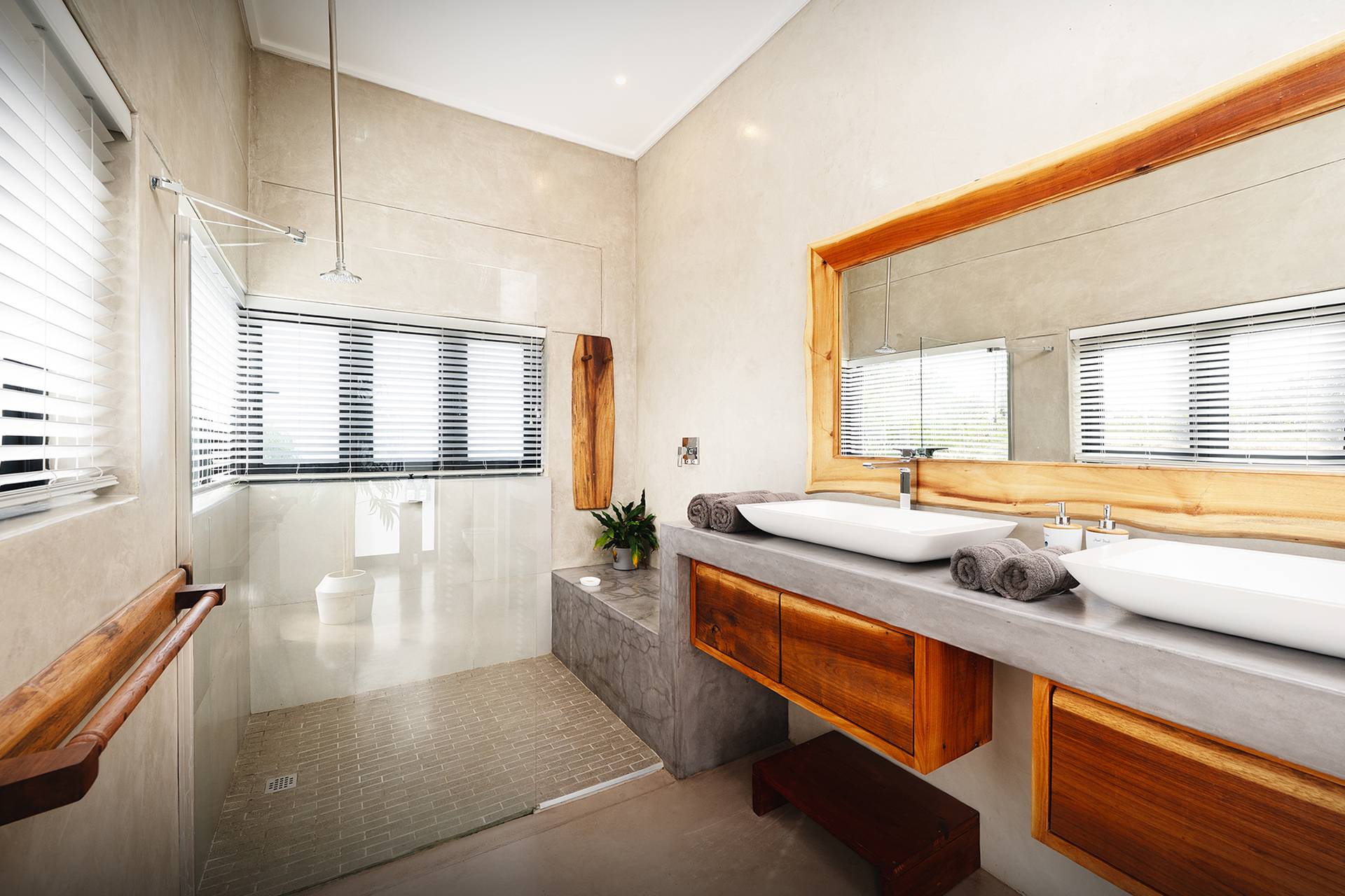 Sea-view en-suite bathroom at Seebederfie, Groot Brak accommodation