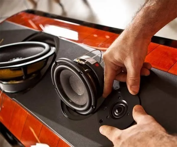 Sonus Faber Elipsa Red — driver being fitted